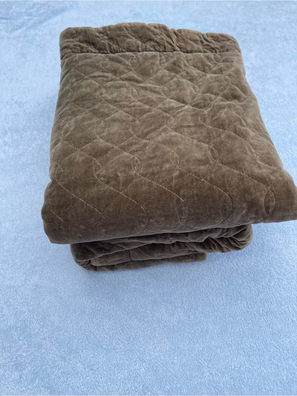 Set of two gently used  quilted cotton chocolate, brown Bella Notte euro shams🤎